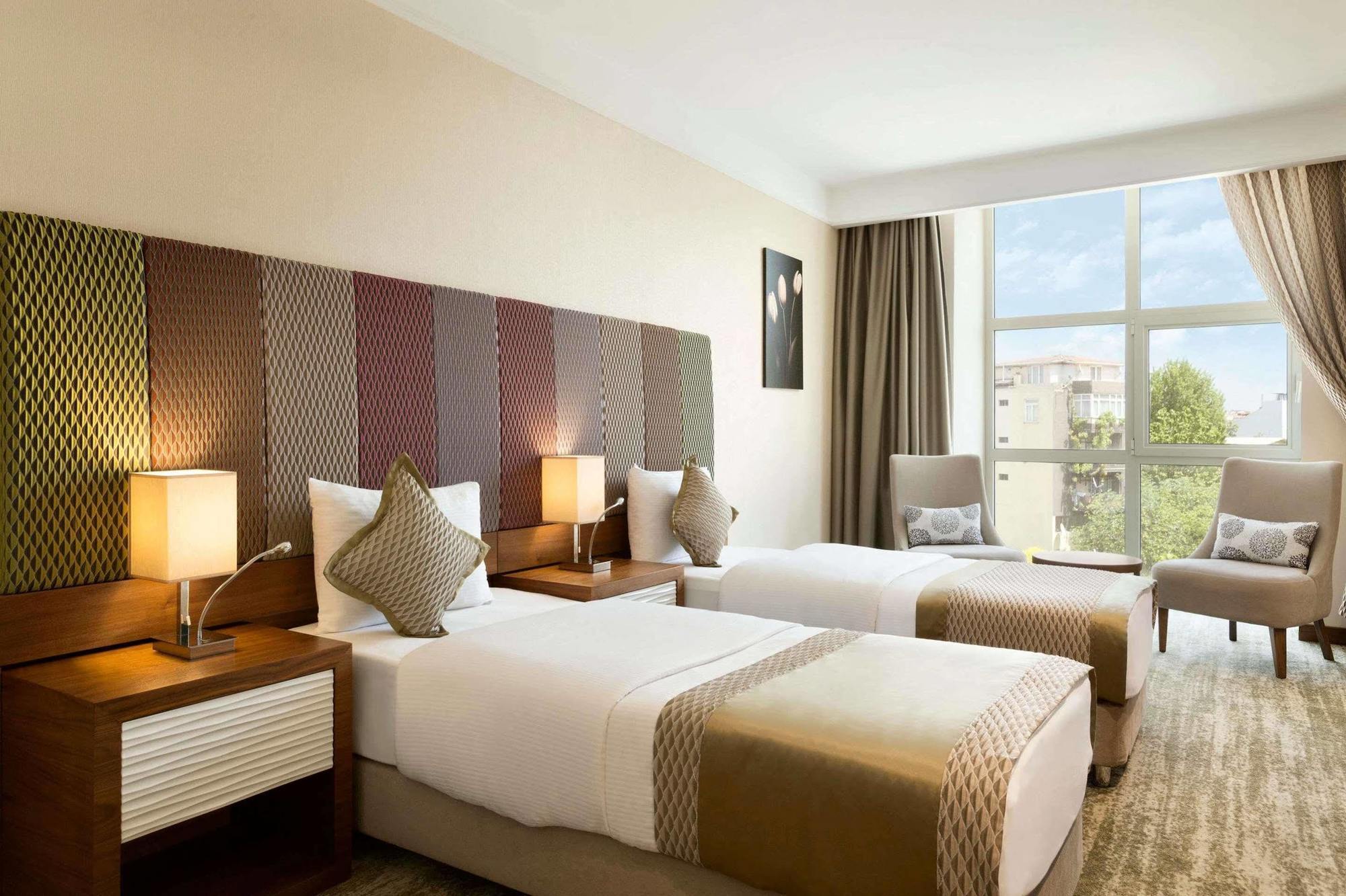 Hotel Ramada By Wyndham Gemli̇K Gemlik Exterior foto